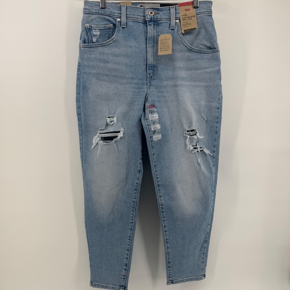 NWT Levi's SilverTab Denim Mom Jeans Size 31 High Waisted Distressed Light Wash